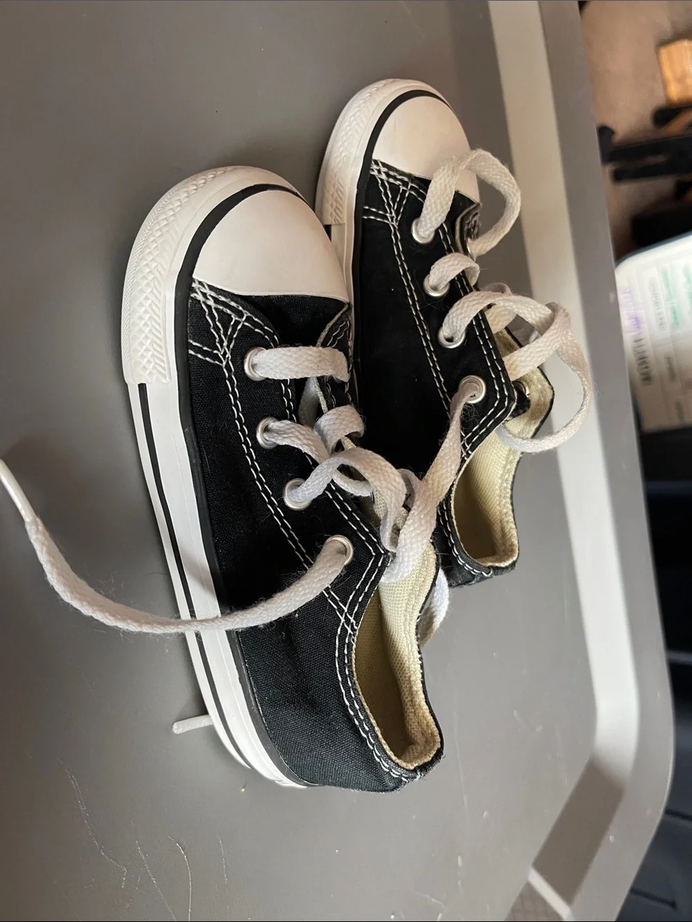 EUC converse Kids Black Canvas Lace-Up Sneakers 8